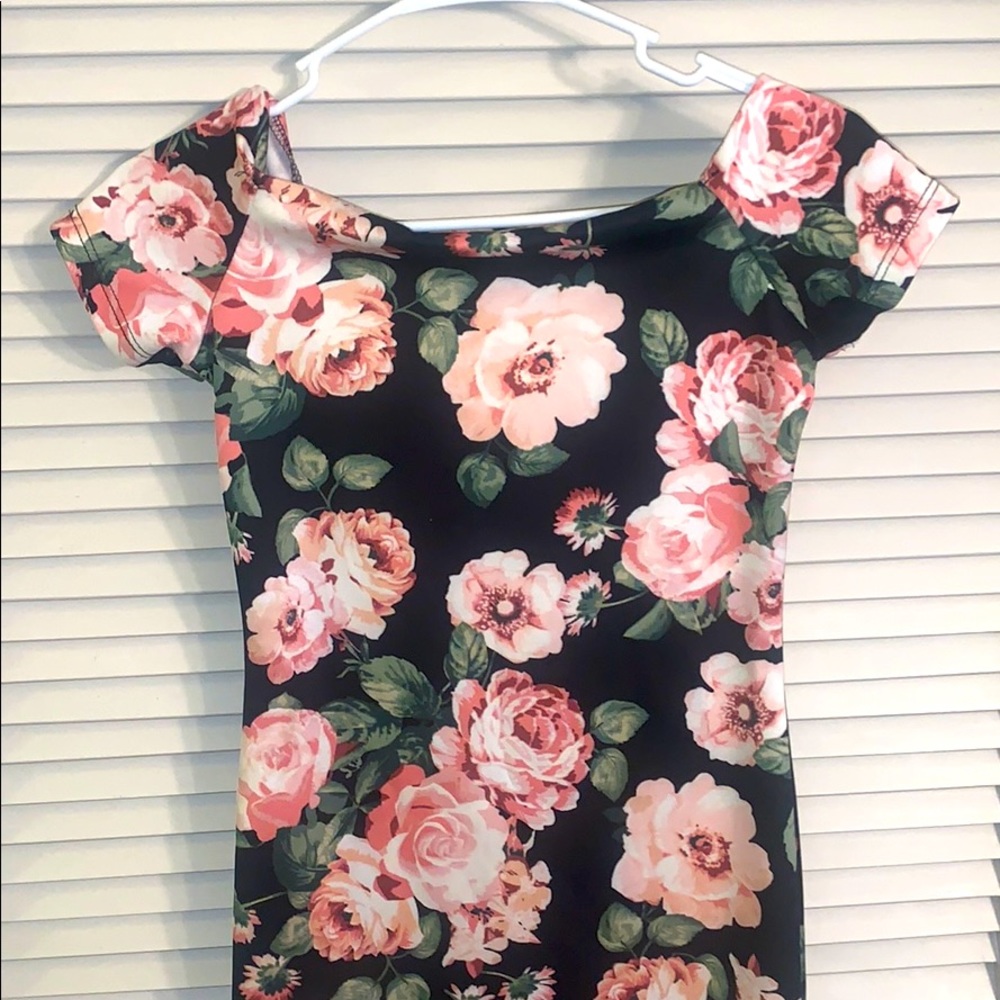 Classy floral dress 🌸